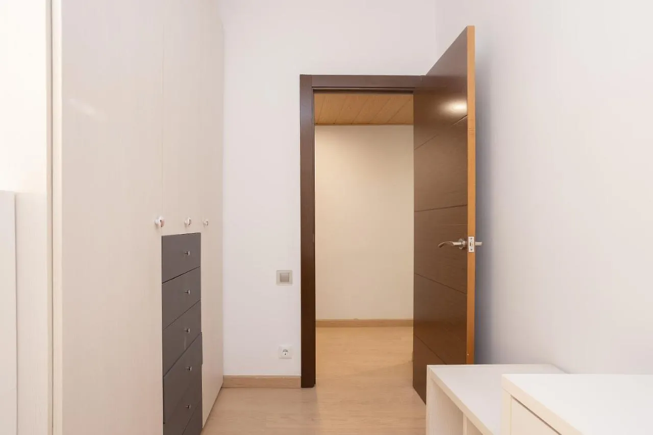Sunny Beachside Haven 2 Bd In The Marina District Barcelona Spain