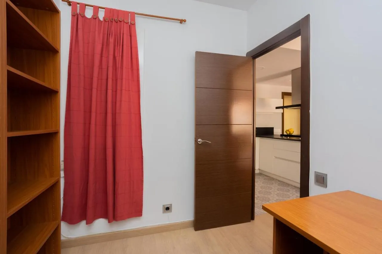Sunny Beachside Haven 2 Bd In The Marina District Barcelona Apartment
