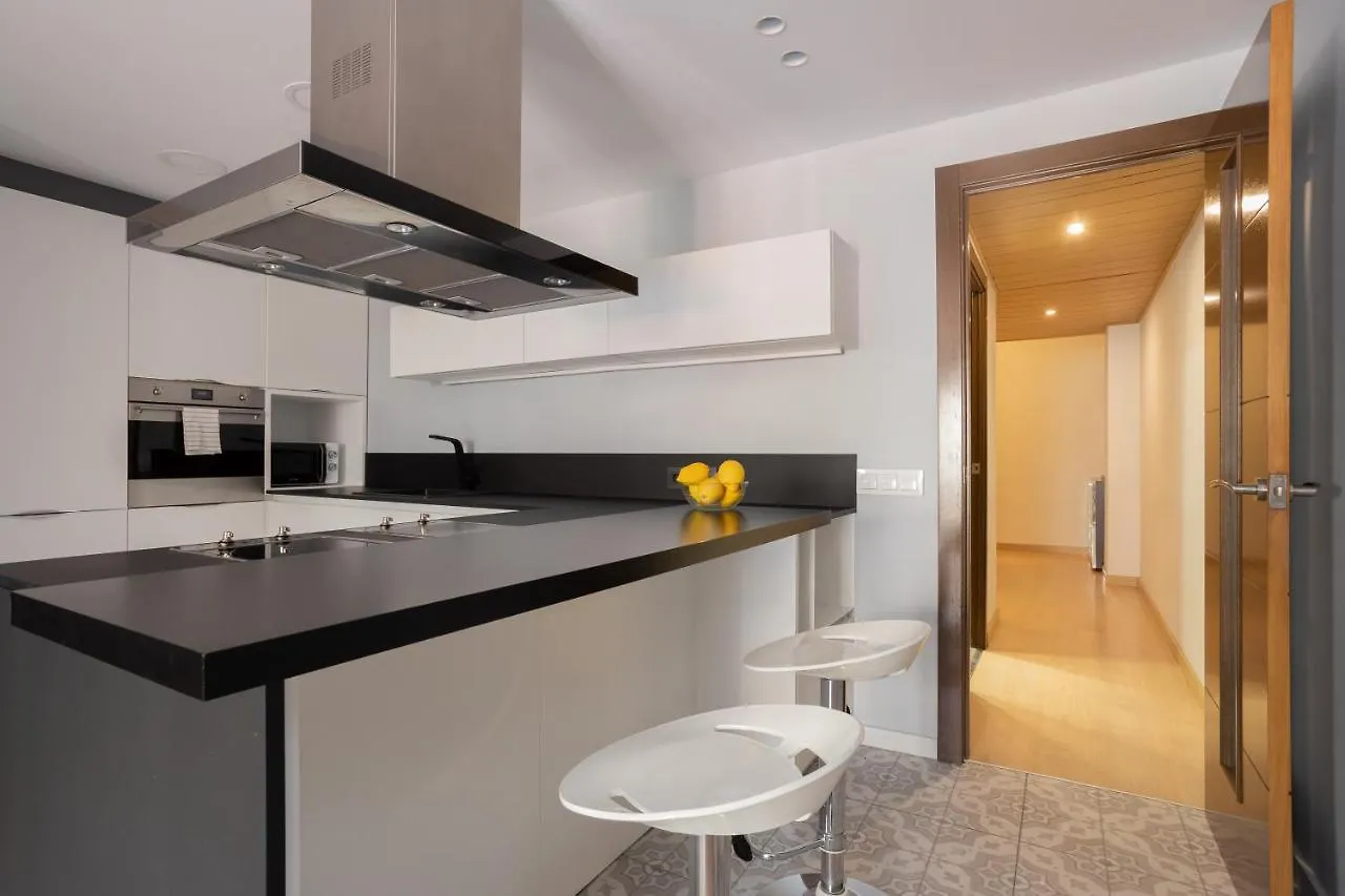 Sunny Beachside Haven 2 Bd In The Marina District Barcelona Apartment