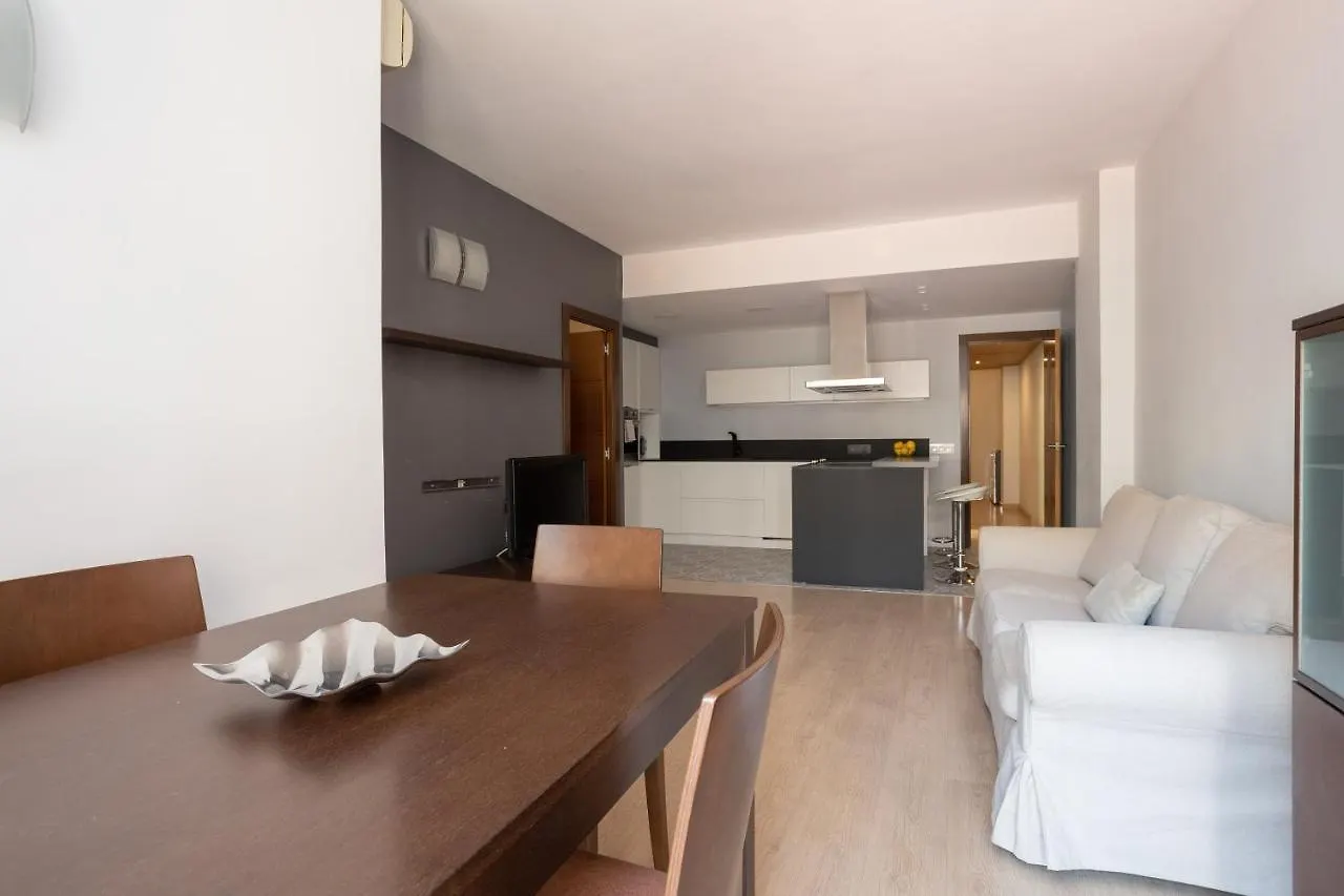 Sunny Beachside Haven 2 Bd In The Marina District Barcelona