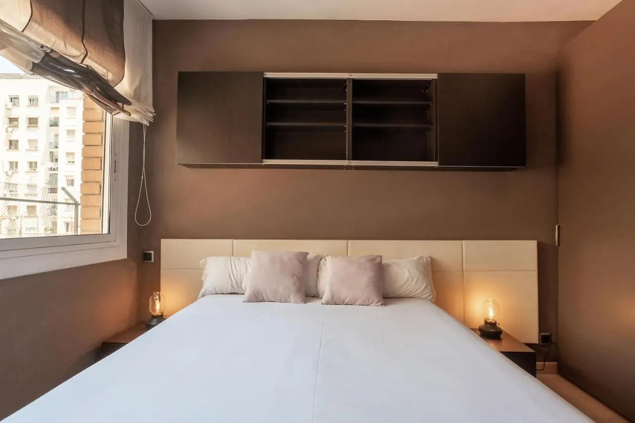 Sunny Beachside Haven 2 Bd In The Marina District Barcelona