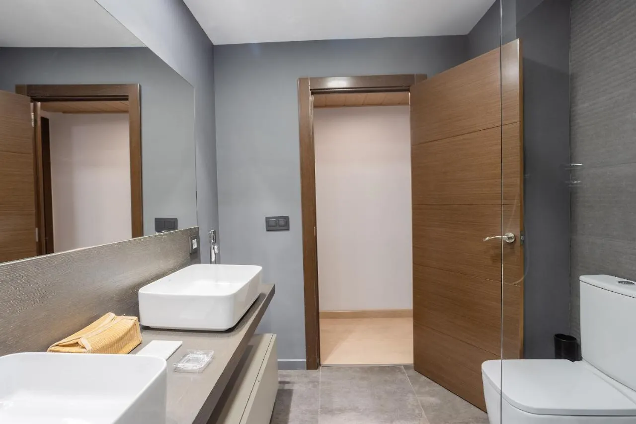 Sunny Beachside Haven 2 Bd In The Marina District Barcelona 0*,