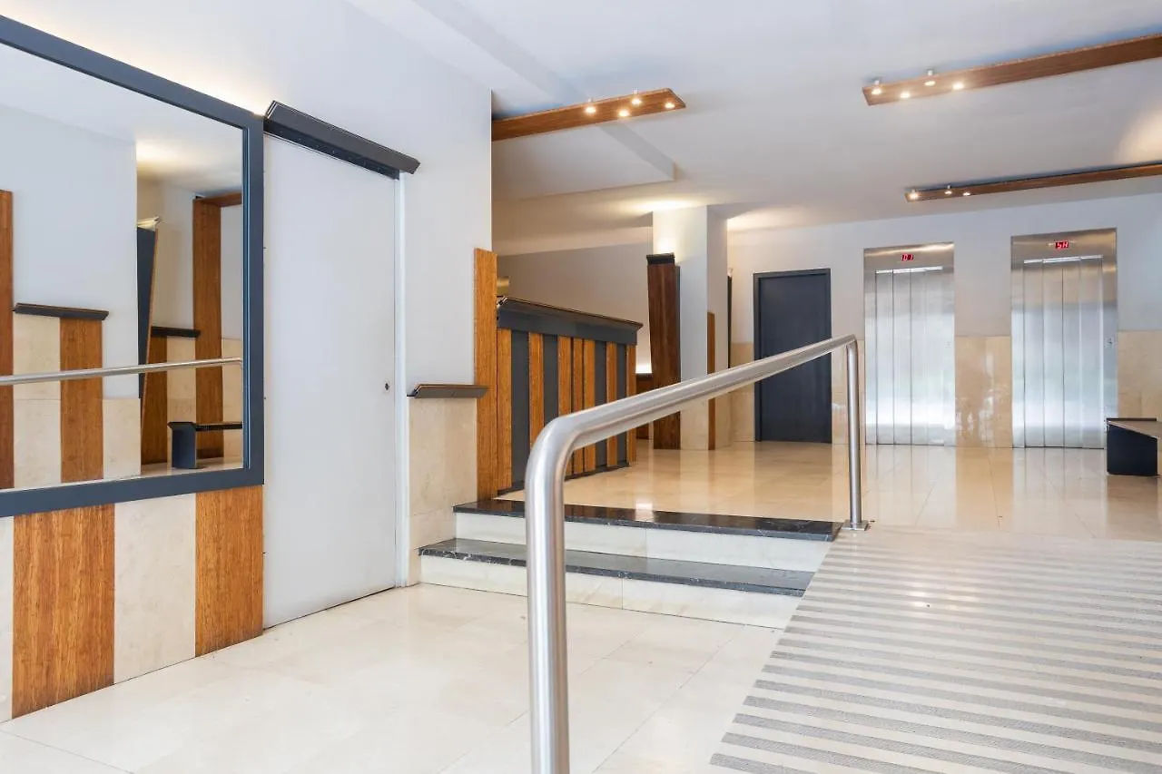 Sunny Beachside Haven 2 Bd In The Marina District Barcelona