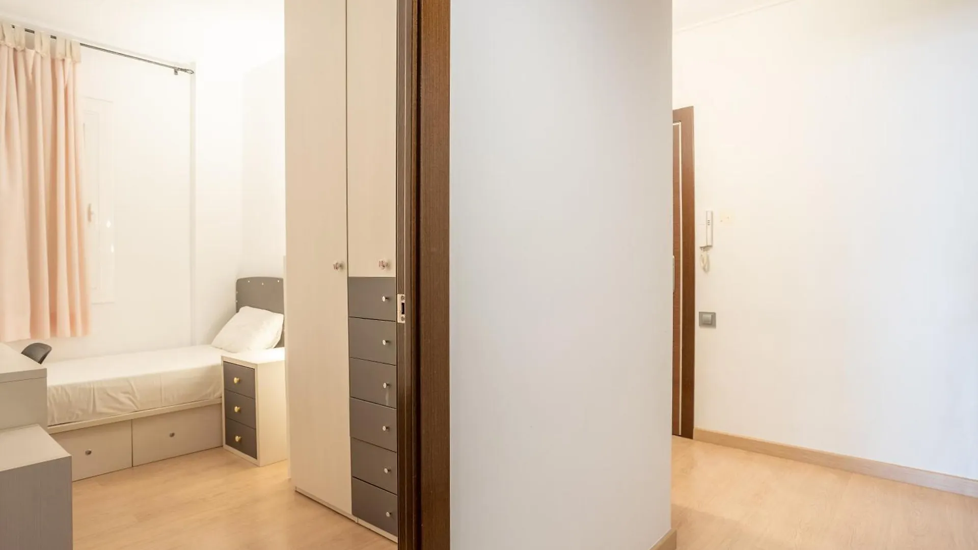 Sunny Beachside Haven 2 Bd In The Marina District Barcelona 0*,